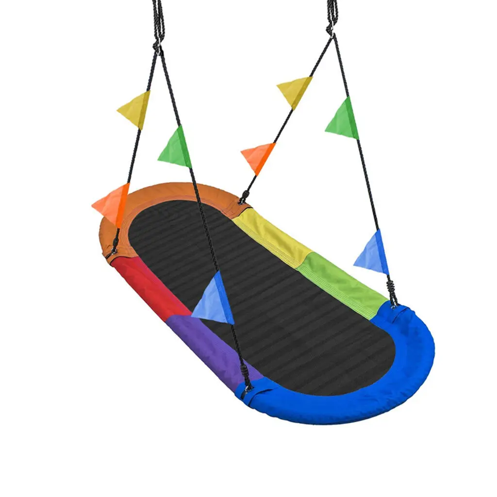 Oval Swing ovale Nestschaukel in Regenbogenfarben mit Wimpelkette, freigestellt